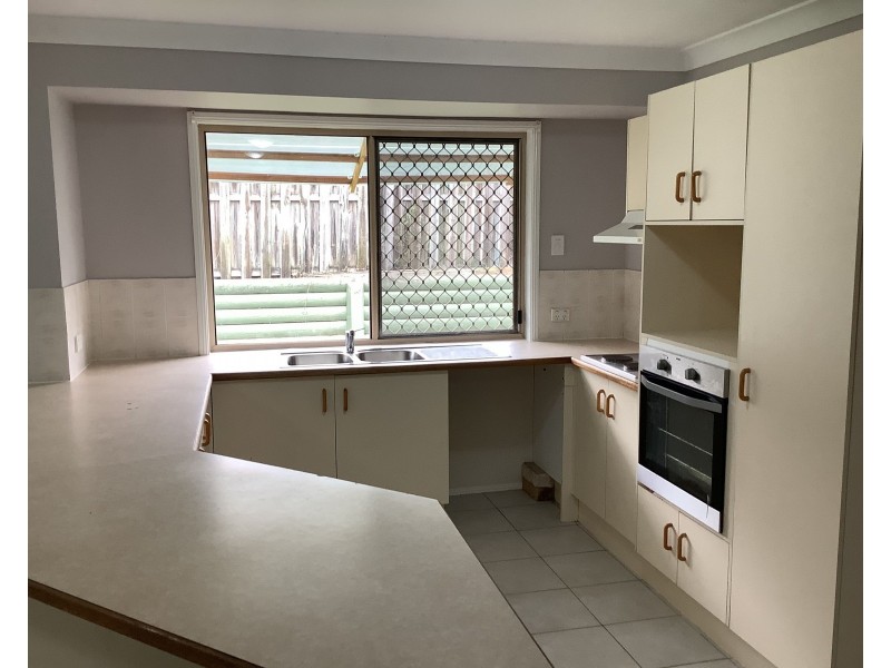 8 Curtis Place, Calamvale QLD 4116