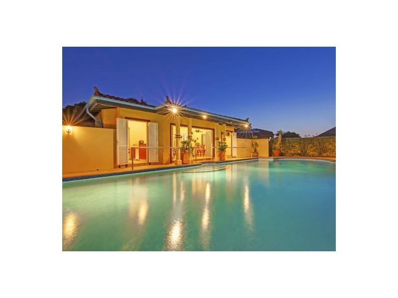 4 Commodore Dr, Birkdale QLD 4159