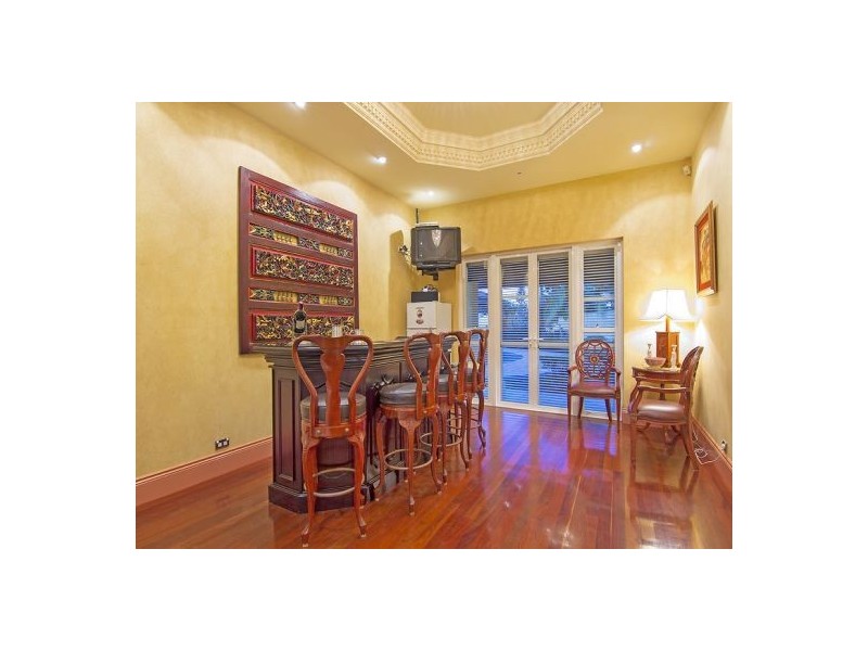 4 Commodore Dr, Birkdale QLD 4159