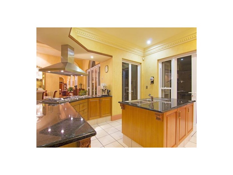 4 Commodore Dr, Birkdale QLD 4159