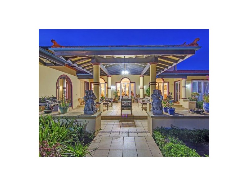 4 Commodore Dr, Birkdale QLD 4159