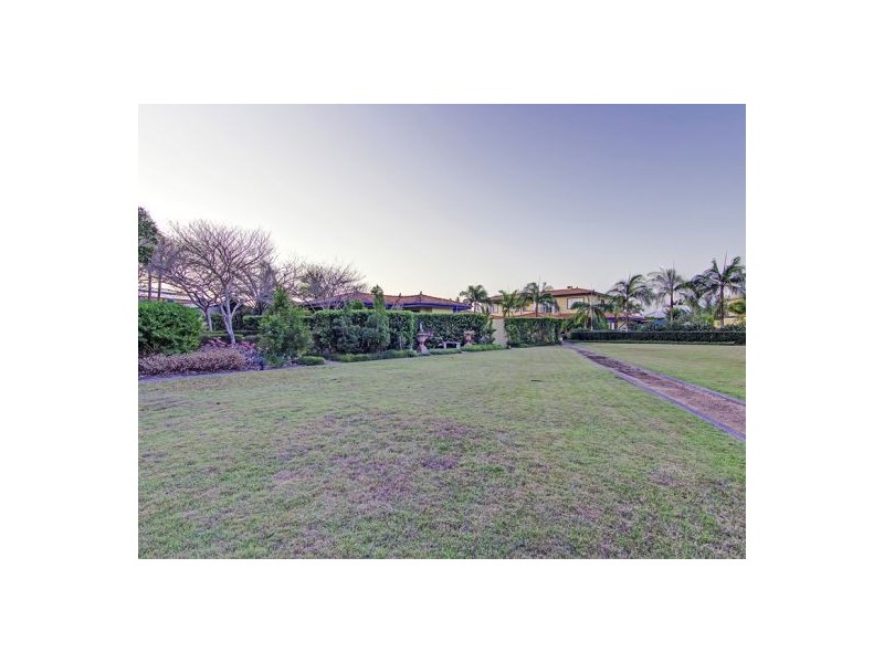 4 Commodore Dr, Birkdale QLD 4159