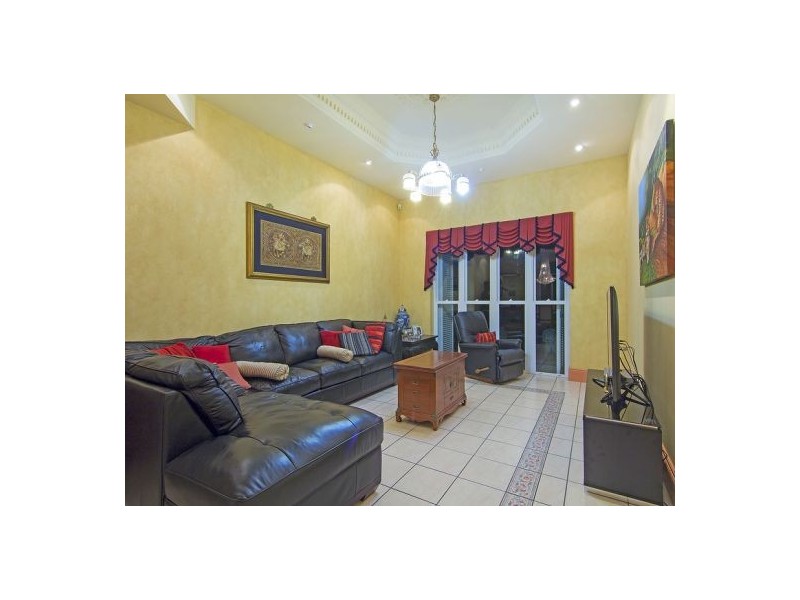 4 Commodore Dr, Birkdale QLD 4159