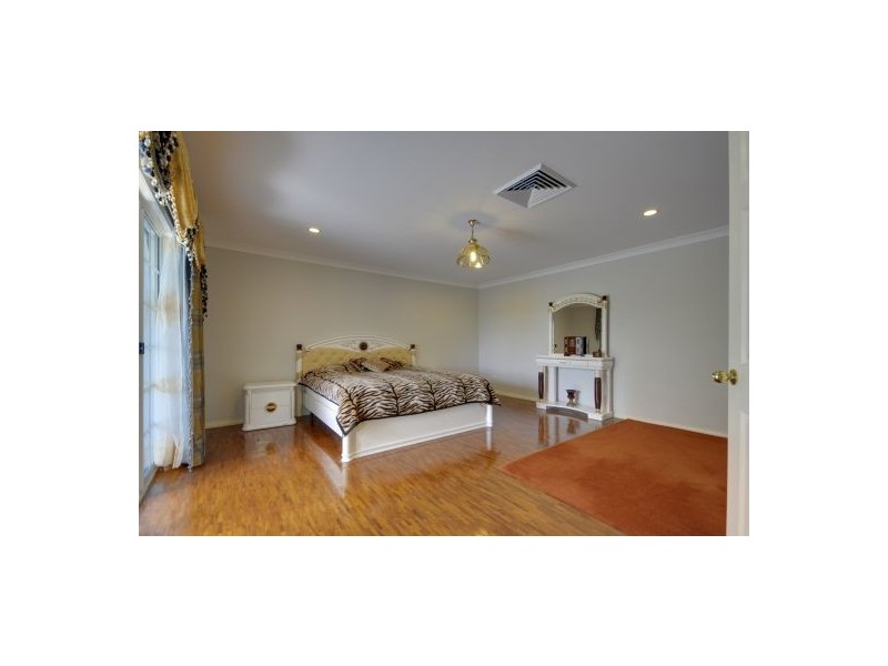 8 Lytham Ct, Cornubia QLD 4130