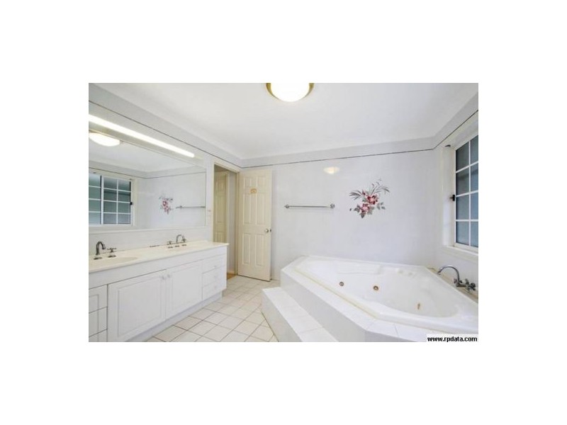 8 Lytham Ct, Cornubia QLD 4130