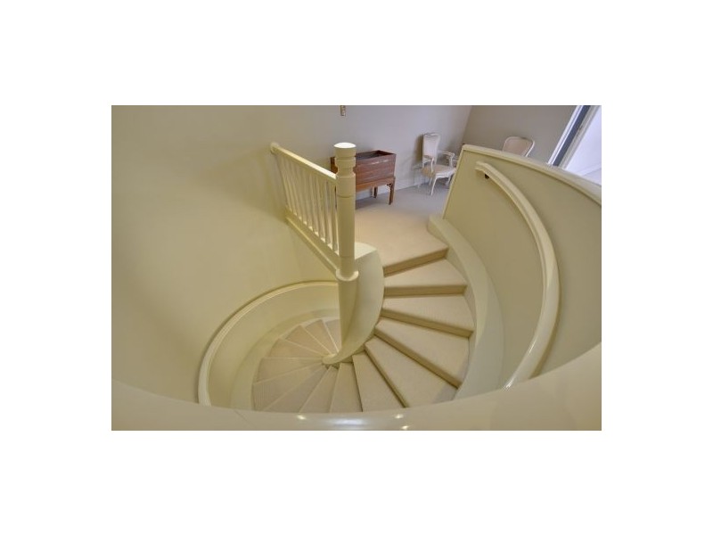 3 Mckinley Ct, Mount Ommaney QLD 4074