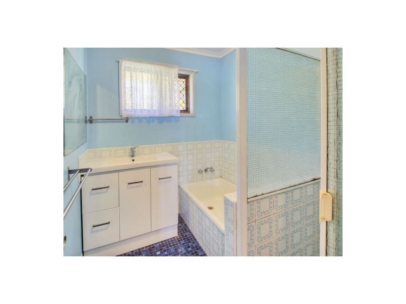 182 Pinelands Rd, Sunnybank Hills QLD 4109