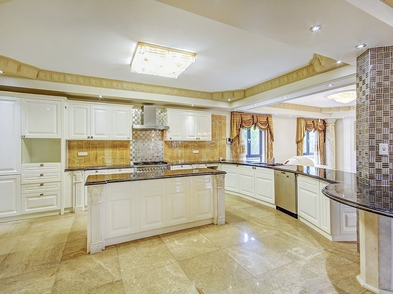 83 The Parkway, Stretton QLD 4116