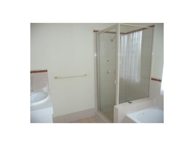 9 Lucida Ct, Regents Park QLD 4118