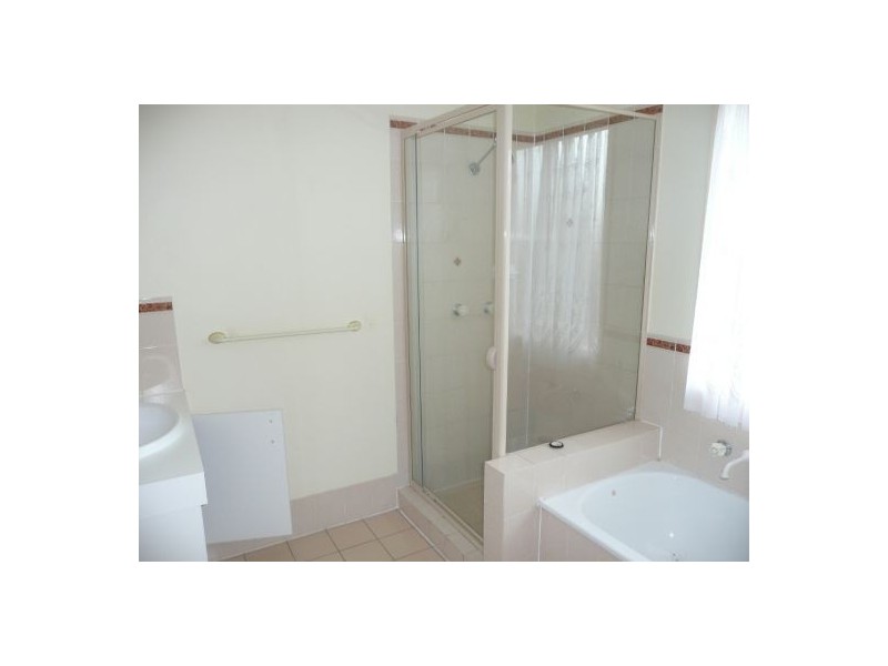 9 Lucida Ct, Regents Park QLD 4118