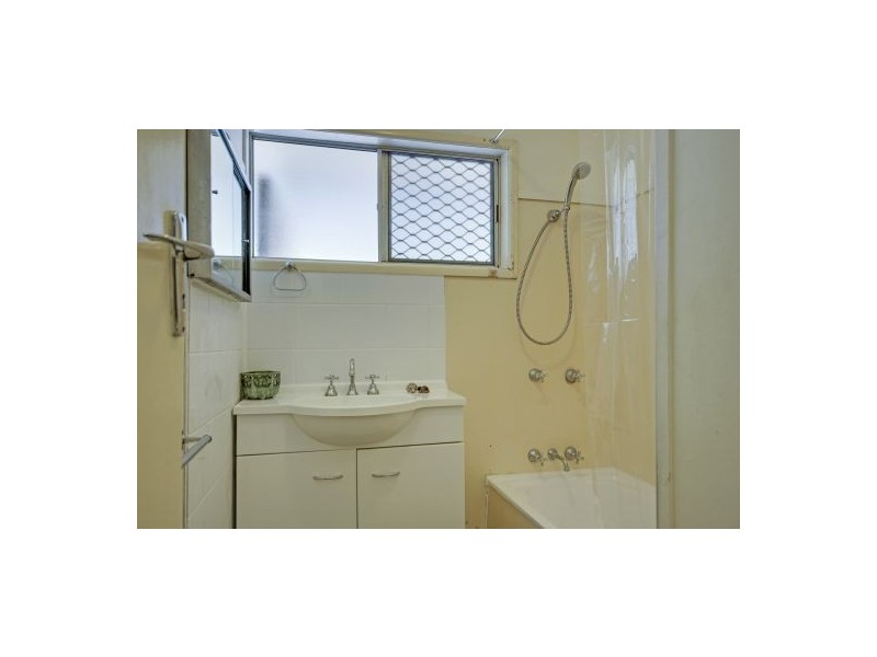 7 Praeger St, Chapel Hill QLD 4069