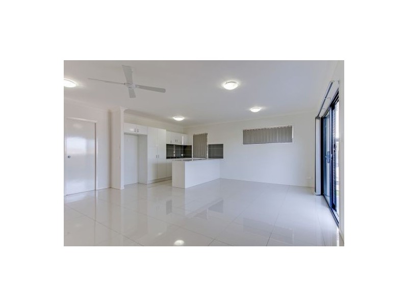 2 & 4/ 39 Dickenson St, Carina QLD 4152