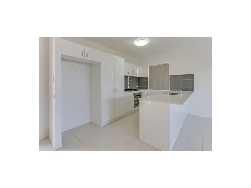 2 & 4/ 39 Dickenson St, Carina QLD 4152