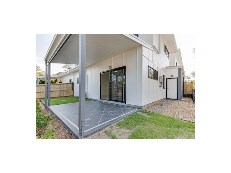 2 & 4/ 39 Dickenson St, Carina QLD 4152