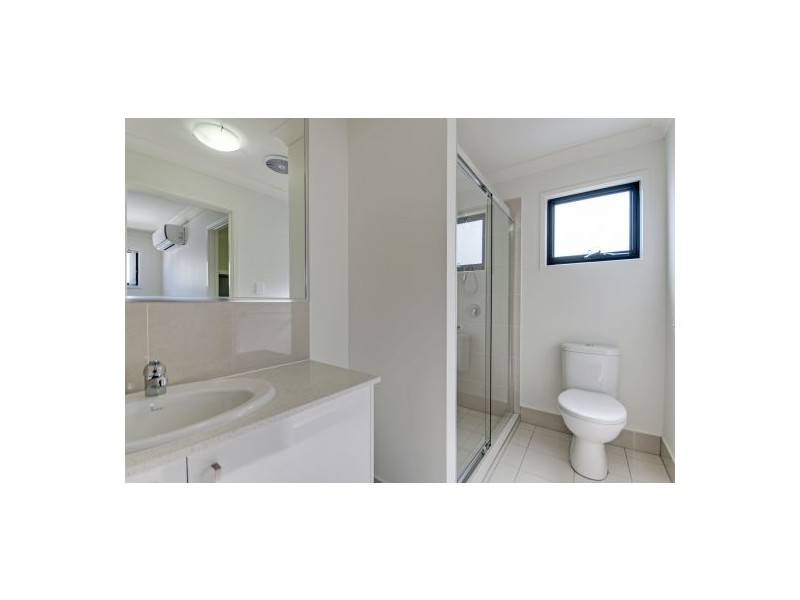 2 & 4/ 39 Dickenson St, Carina QLD 4152