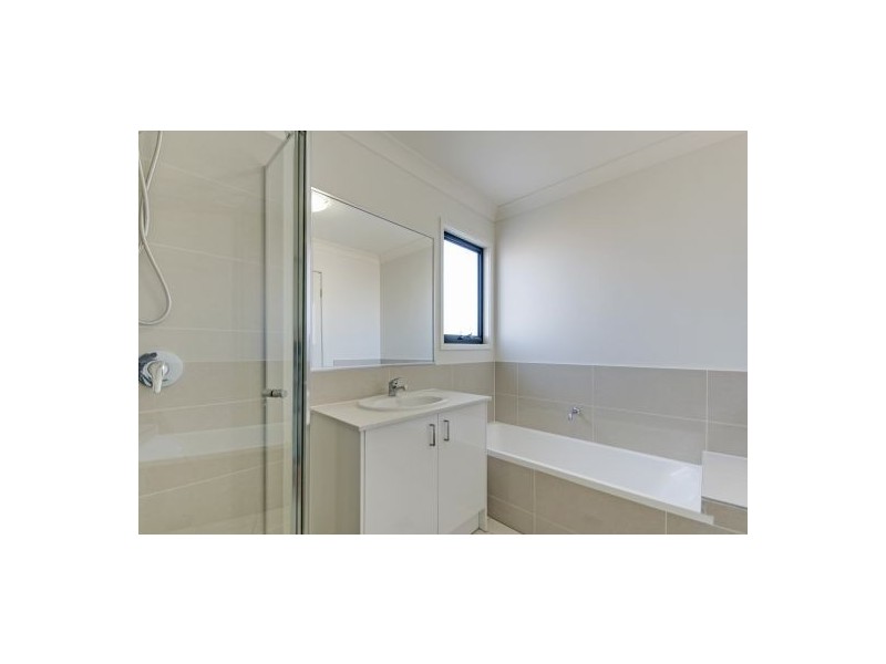 2 & 4/ 39 Dickenson St, Carina QLD 4152