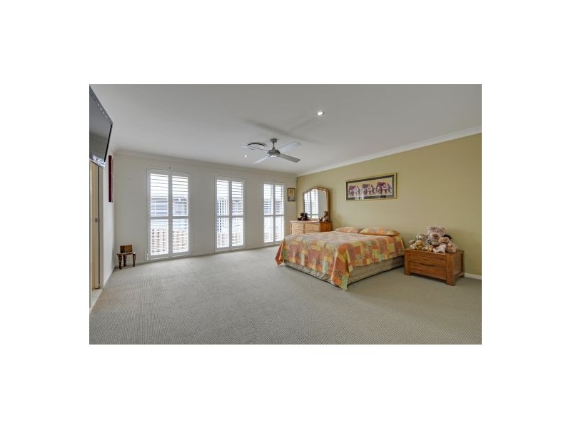 18 John Markwell Pde, Daisy Hill QLD 4127