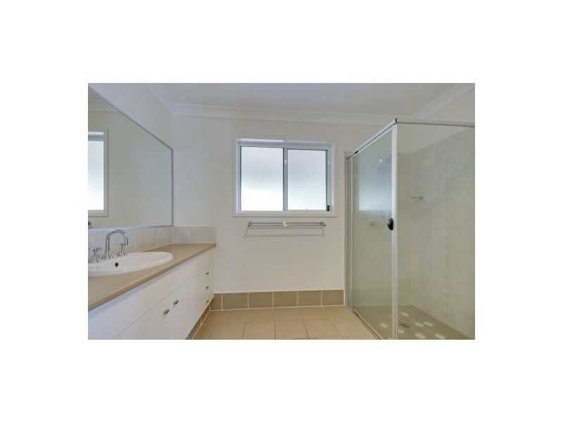 18 John Markwell Pde, Daisy Hill QLD 4127