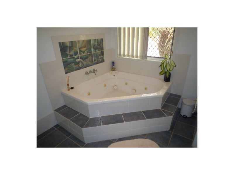 81 Daisy Hill Rd, Daisy Hill QLD 4127