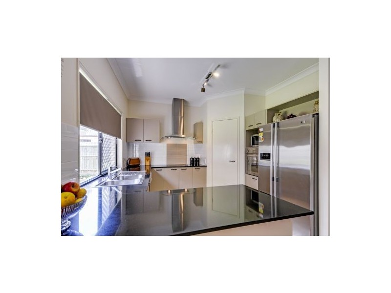 18 Sarabah Close, Calamvale QLD 4116