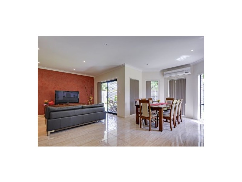 18 Sarabah Close, Calamvale QLD 4116