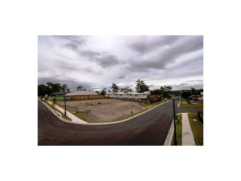 * Oasis Crt, Marsden QLD 4132