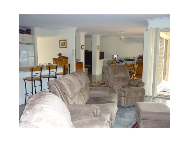 1 Cedarwood Dr, Brassall QLD 4305