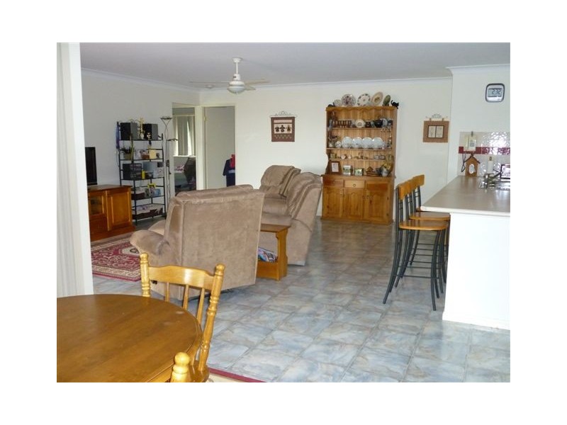 1 Cedarwood Dr, Brassall QLD 4305