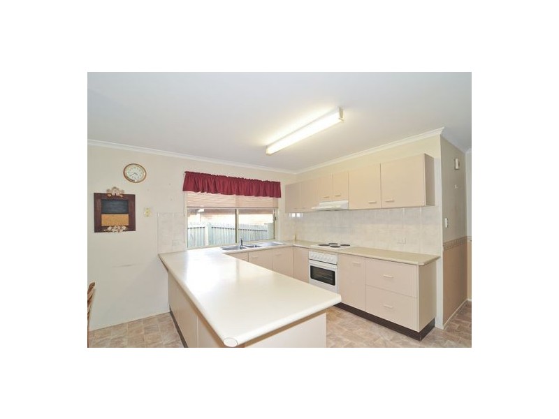 8 Elmhurst Crescent, Flinders View QLD 4305