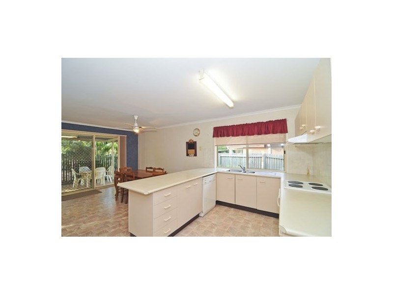 8 Elmhurst Crescent, Flinders View QLD 4305