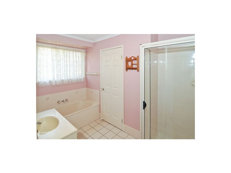 8 Elmhurst Crescent, Flinders View QLD 4305