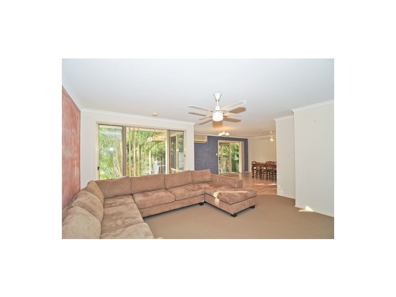 8 Elmhurst Crescent, Flinders View QLD 4305