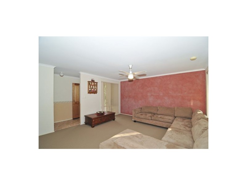 8 Elmhurst Crescent, Flinders View QLD 4305