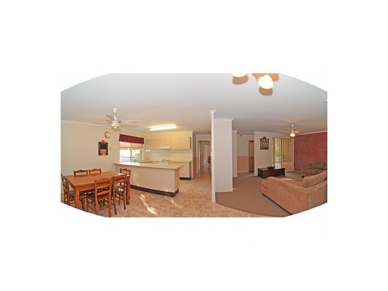 8 Elmhurst Crescent, Flinders View QLD 4305