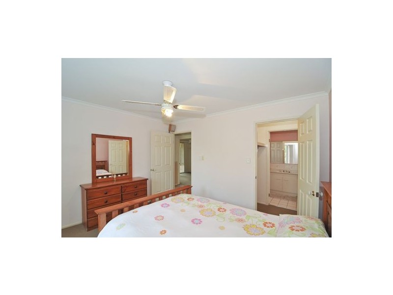 8 Elmhurst Crescent, Flinders View QLD 4305