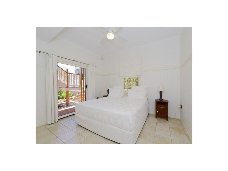 2/57 Macaulay Street, Coorparoo QLD 4151