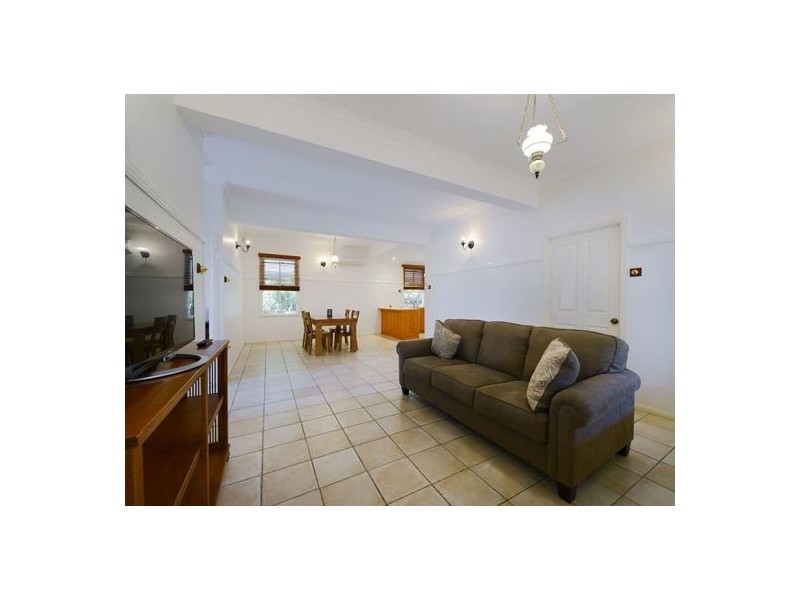 .2/57 Macaulay Street, Coorparoo QLD 4151