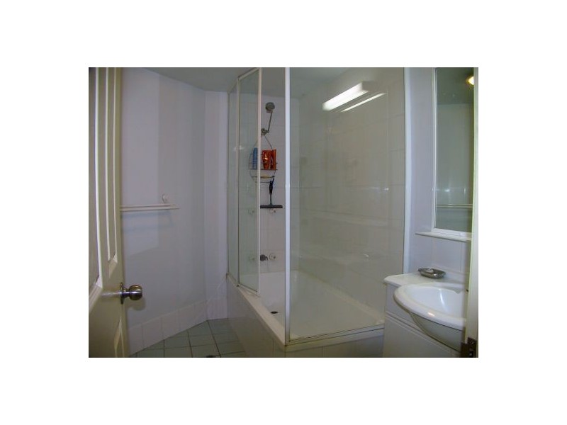 224.85 Deakin Street, Kangaroo Point QLD 4169