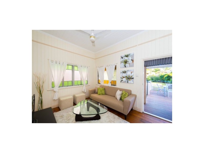 143 Macrossan Ave, Norman Park QLD 4170