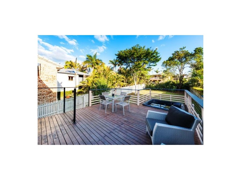 143 Macrossan Ave, Norman Park QLD 4170