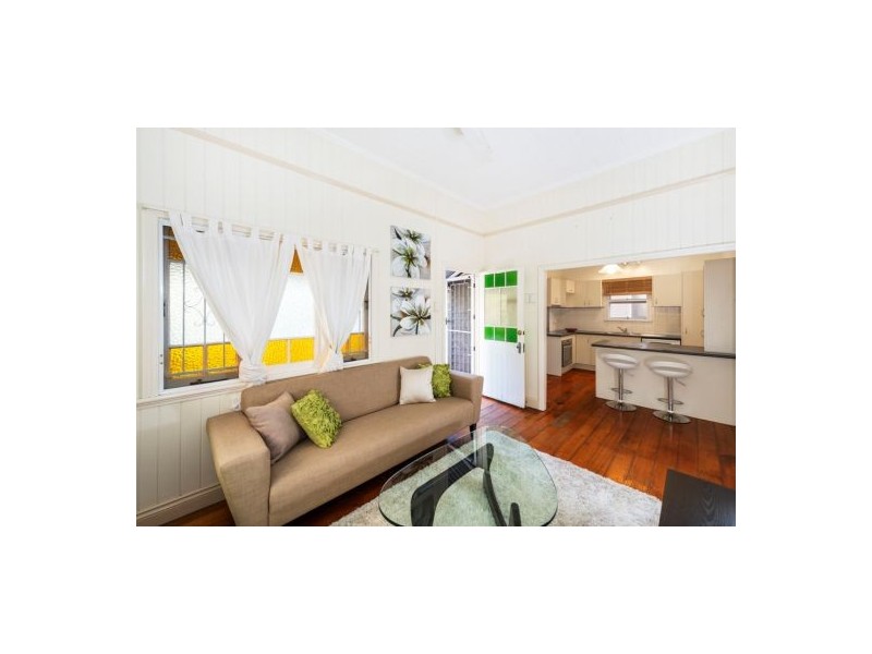 143 Macrossan Ave, Norman Park QLD 4170