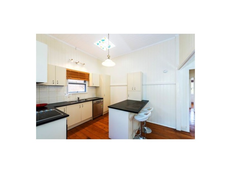 143 Macrossan Ave, Norman Park QLD 4170