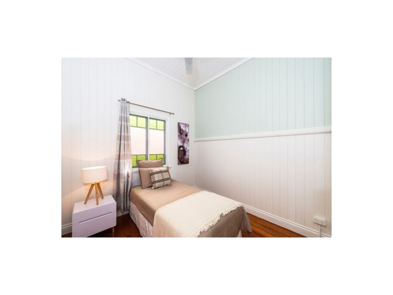 143 Macrossan Ave, Norman Park QLD 4170