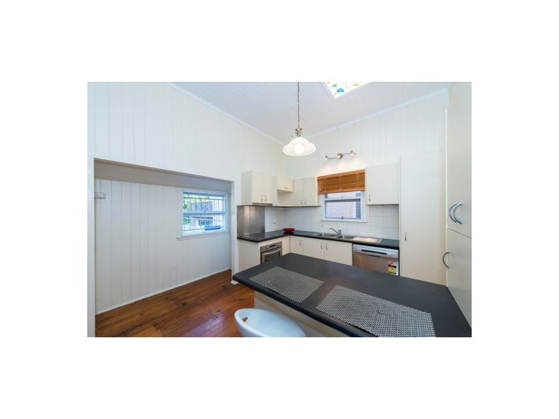 143 Macrossan Ave, Norman Park QLD 4170