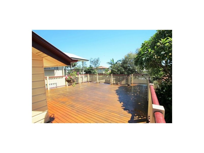 76 Macrossan. Avenue., Norman Park QLD 4170