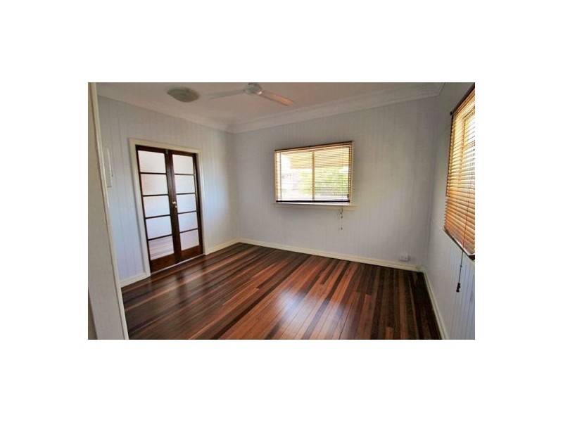 76 Macrossan. Avenue., Norman Park QLD 4170