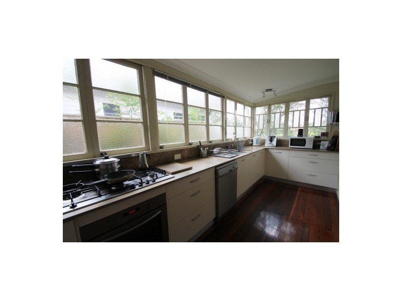 16 WOODROW DRIVE, Coorparoo QLD 4151