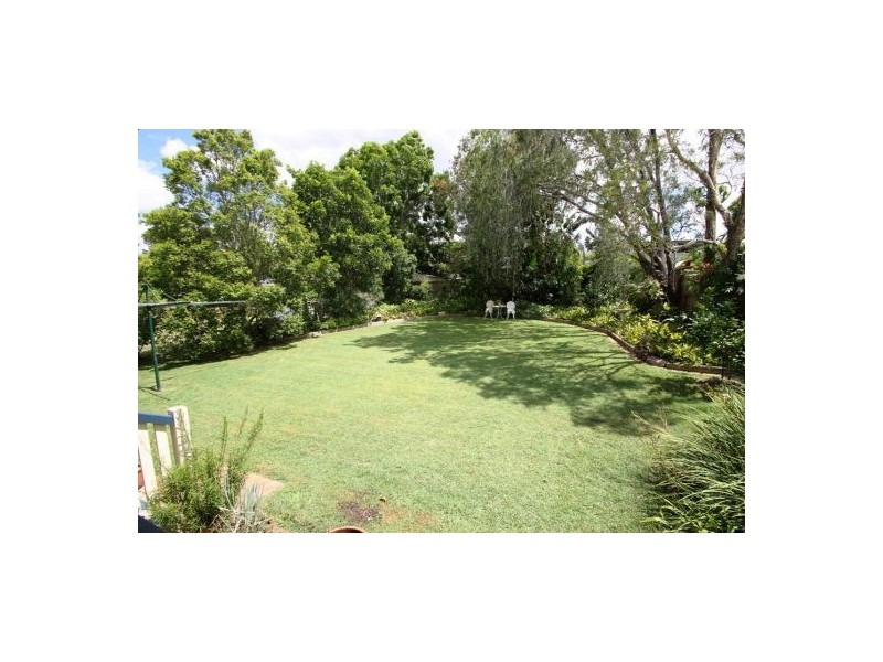 16 WOODROW DRIVE, Coorparoo QLD 4151