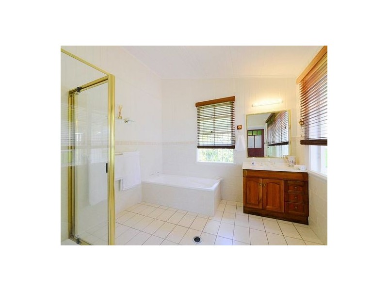 57 MACAULAY STREET, Coorparoo QLD 4151