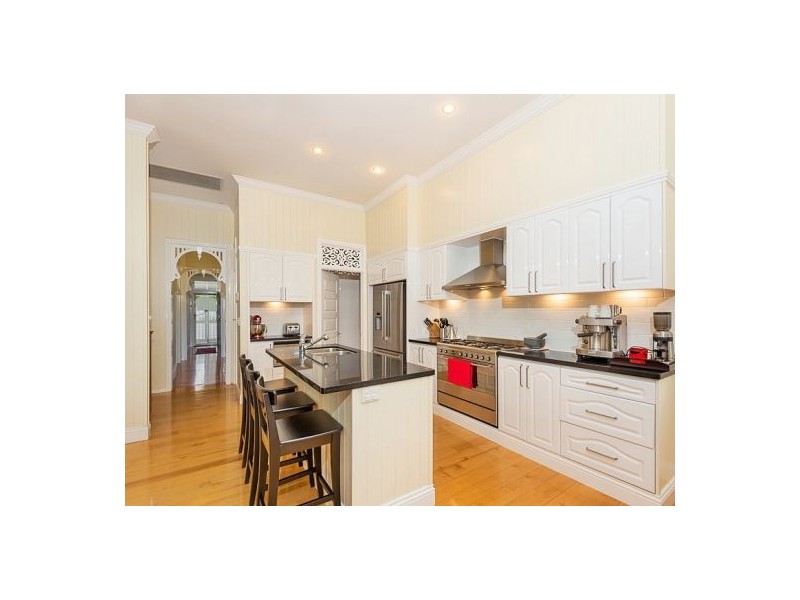 13 LONGLANDS ST, East Brisbane QLD 4169